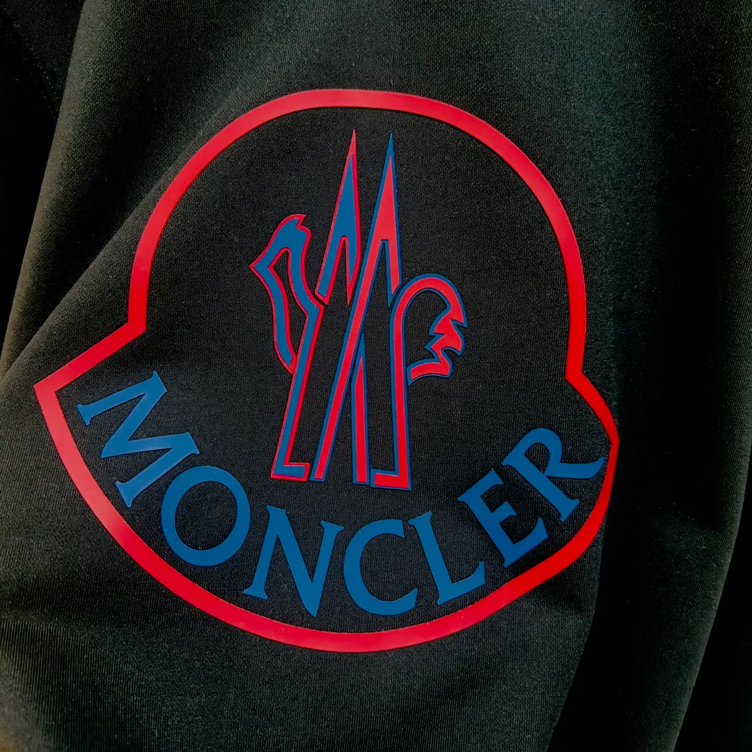 ： 🤳𝐌𝐎𝐍𝐂𝐋𝐄𝐑 ：☑️ 440 👕 ：☑️ 1*1 。🔜 。 ：☑️ 3D ，🇧🇫 1：1 。 ， ， ！🇲🇩 ！ Size：☑️S 〰️M 〰️L 〰️XL 〰️XXL